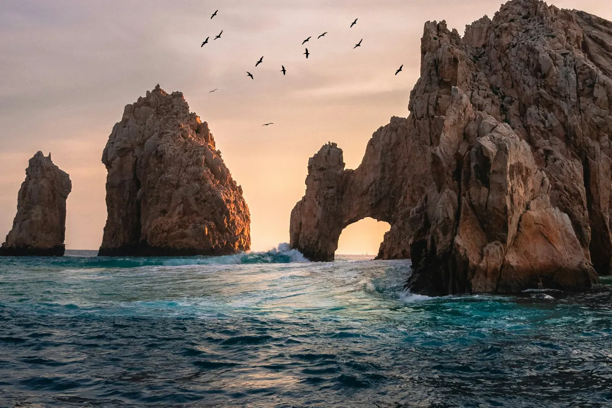 The arch at Cabo San Lucas at dusk